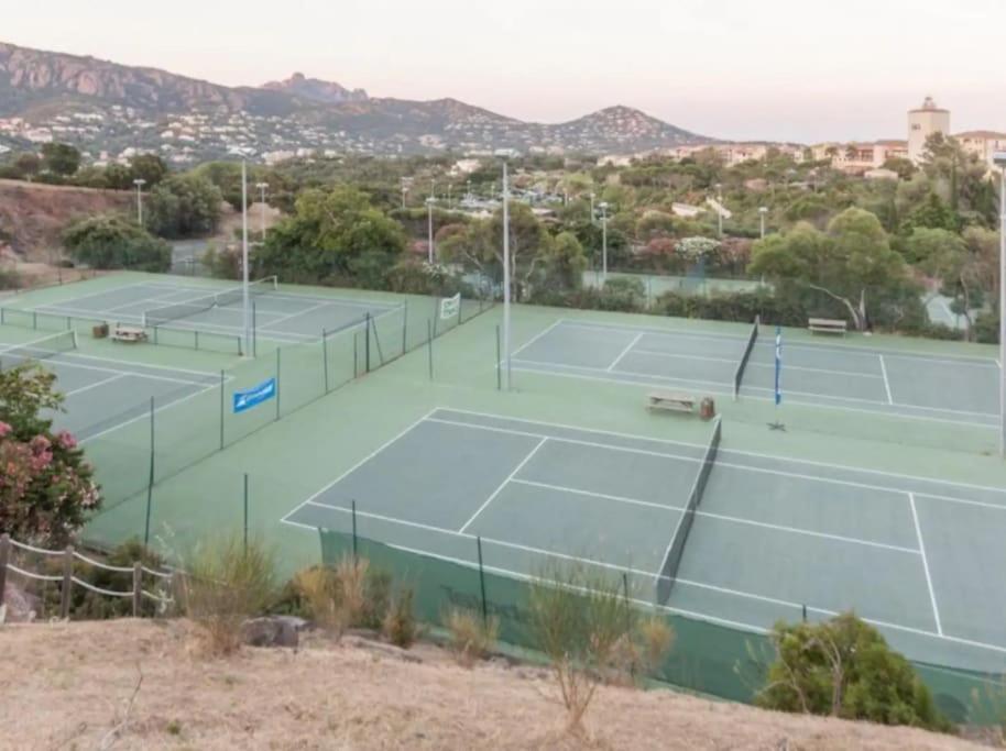 Village Cap Esterel, Piscine, Plage Saint-Raphaël エクステリア 写真