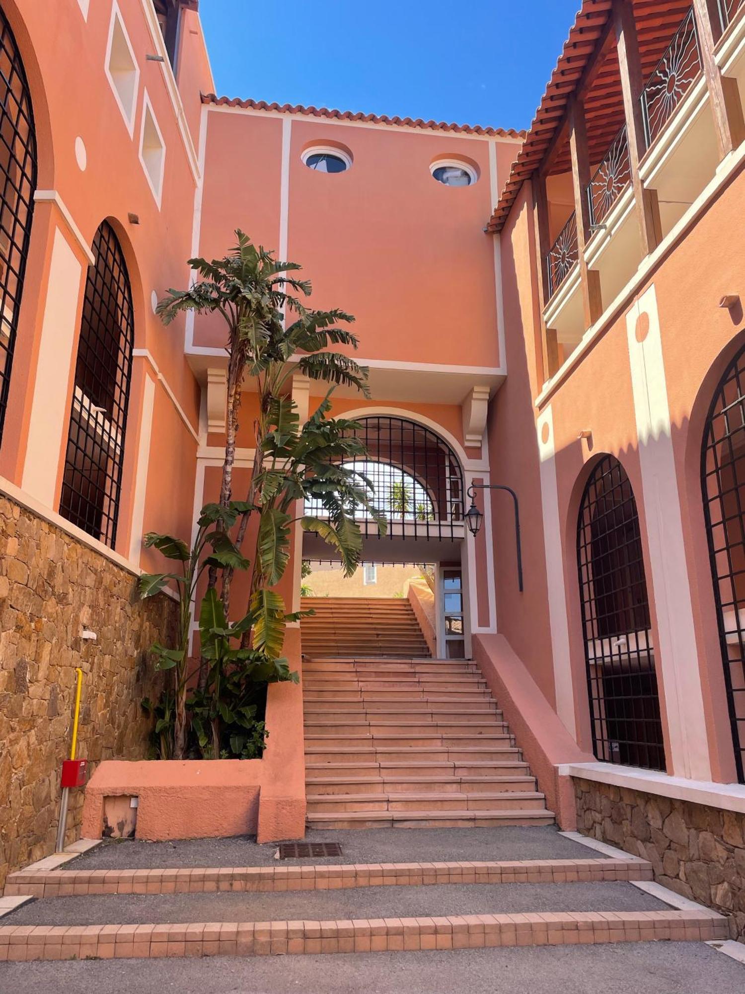 Village Cap Esterel, Piscine, Plage Saint-Raphaël エクステリア 写真