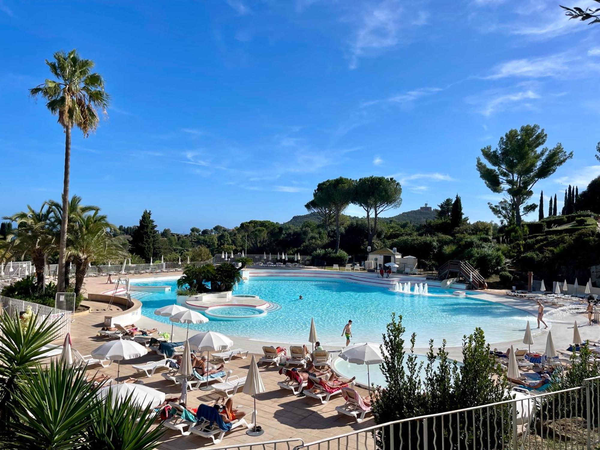 Village Cap Esterel, Piscine, Plage Saint-Raphaël エクステリア 写真